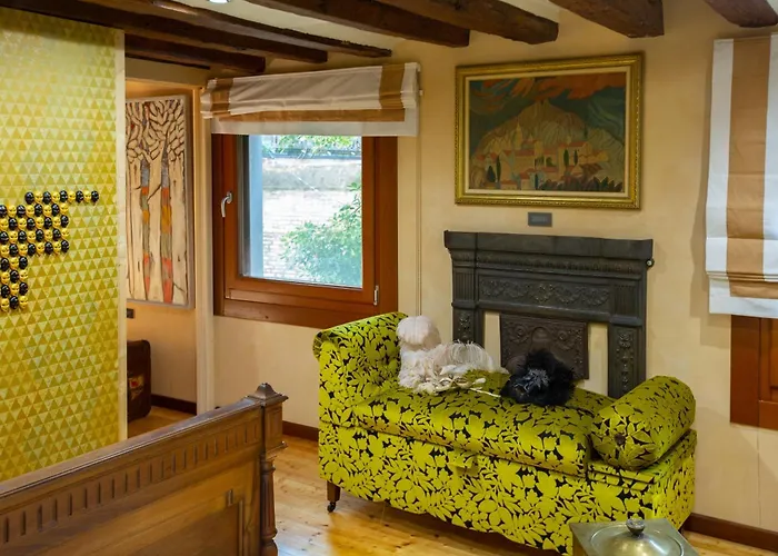 Luxury In * البندقية